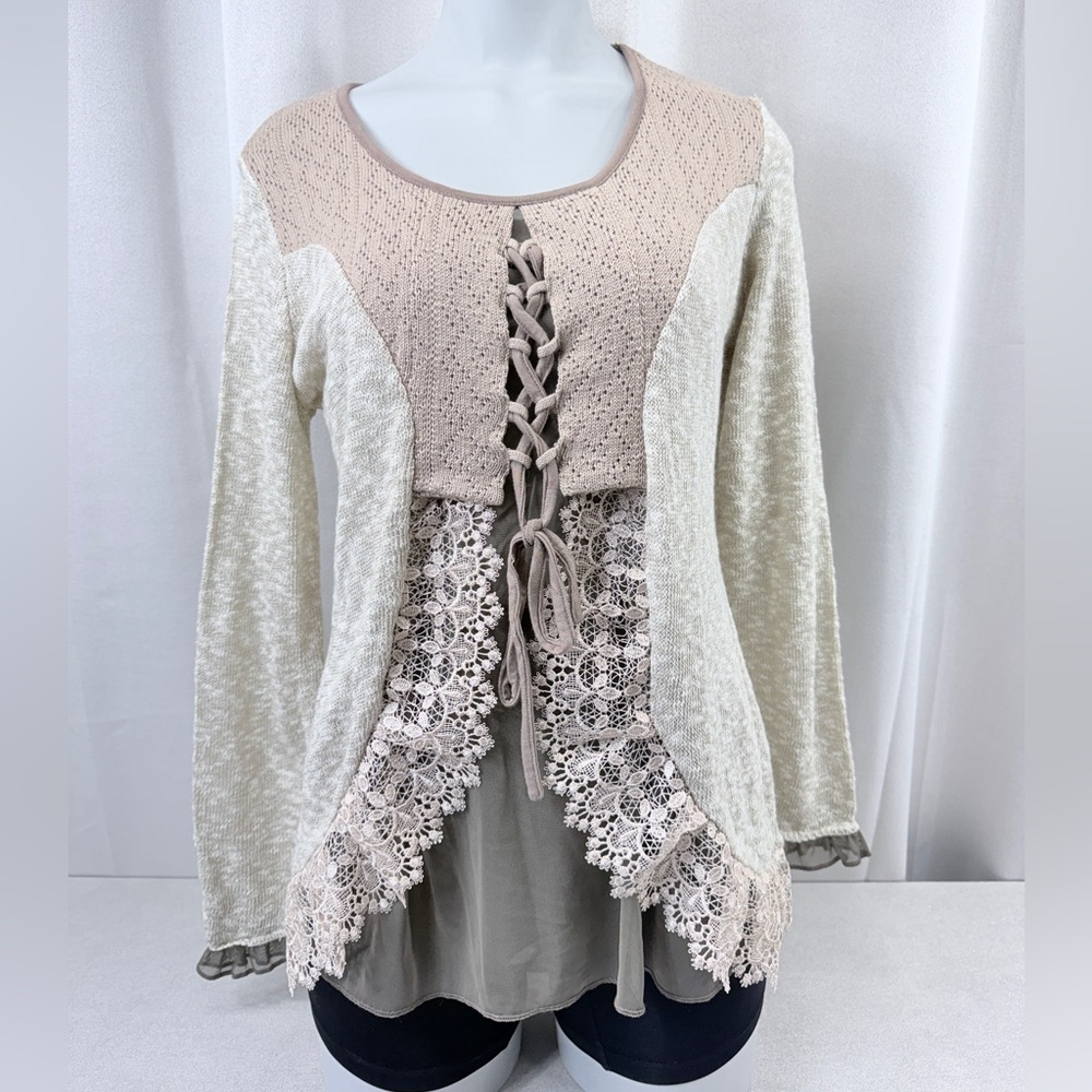 Fair Lady Two-Tone Lacefront Tunic Top in Taupe and Cream